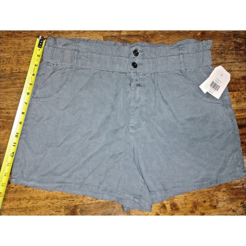 Women's Wonderly‎ Green/Grey Stretch Shorts Size 12 NWT